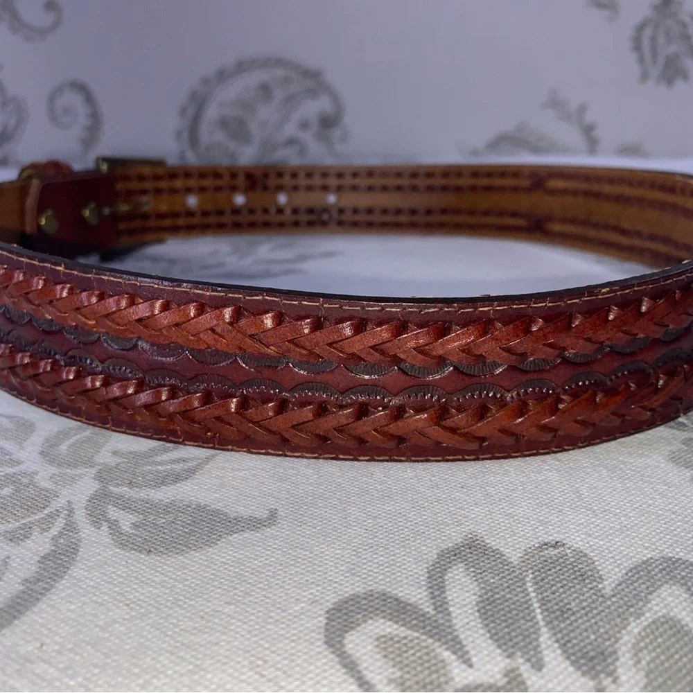 Vintage tooled Belt Cowhide Leather Hand Laced Bonded Made In‎ Haiti Size 30